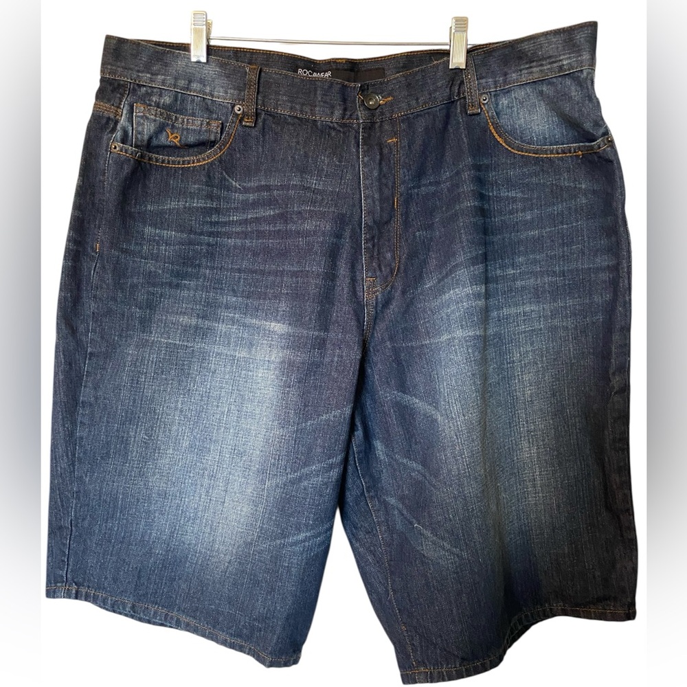 Rocawear vintage men’s dark denim Y2K shorts size 42, 5 pockets zip front